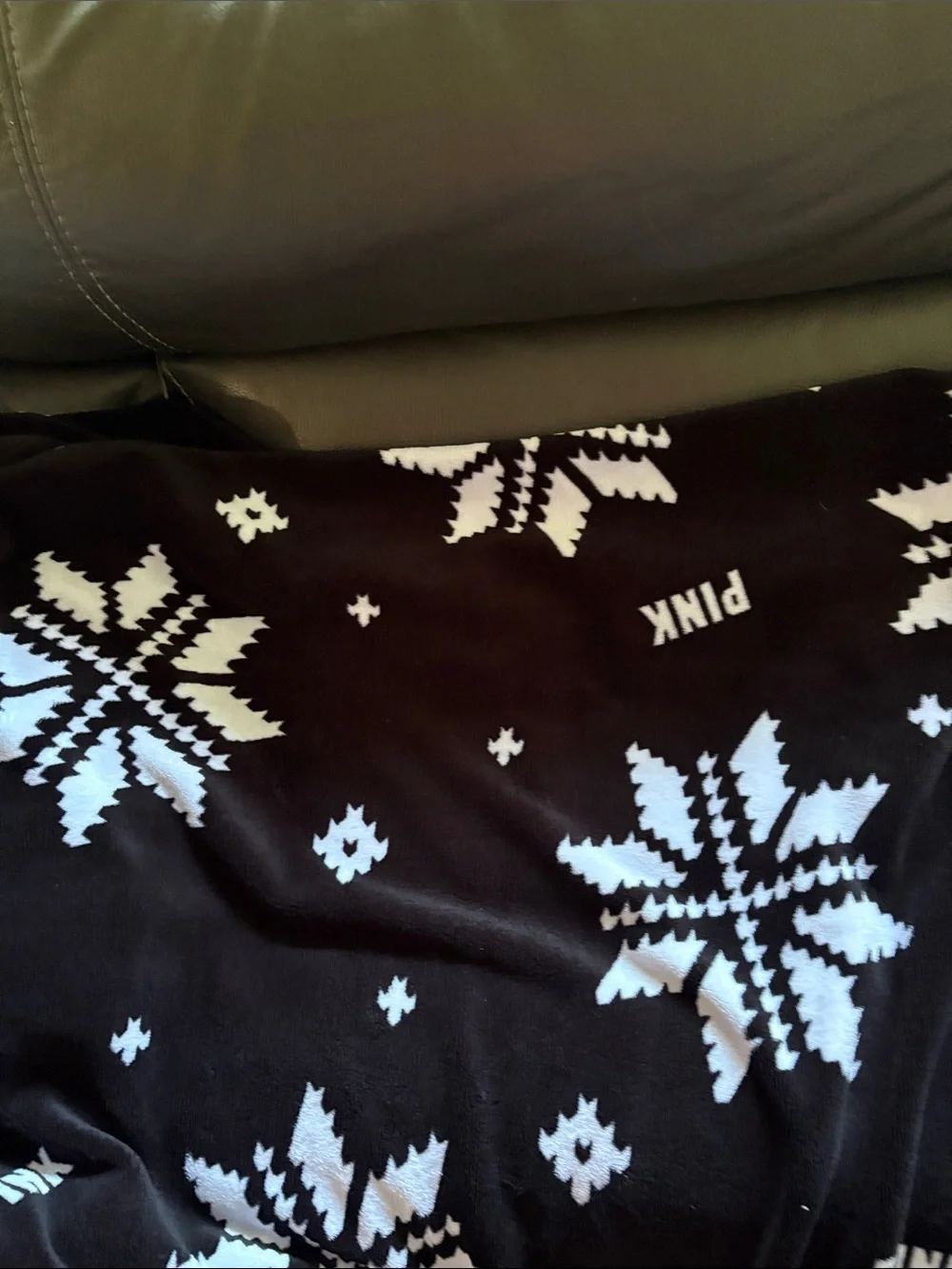Victoria secret PINK fleece fairisle white and blank throw